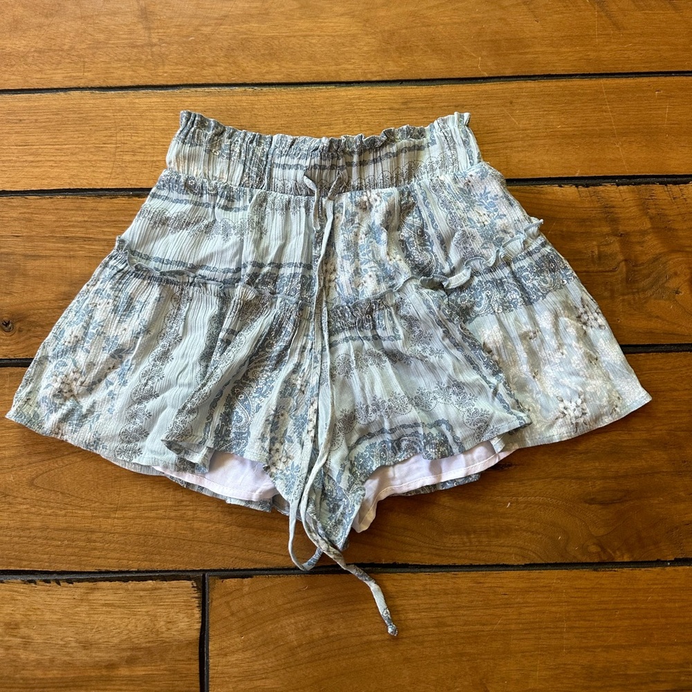 Super cute Altar’d State skort in great condition. Size XS